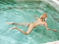 Missy Luv - Masti au bord de la piscine