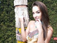 Amirah Adara - Jeune amoureuse
