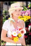 Silvia Saint la bouquetière