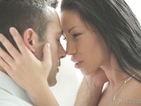 Mya Diamond avec le sexe sensuel