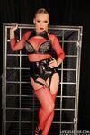 Christina Bella, Kathia Nobili et Irina Bruni font l'amour par le bdsm