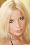 Lucy Love et Sandra Parker en train de baiser dans le cul