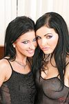 Lora Black et Nikki Rider font un plan à trois
