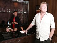 Deauxma s'attaque au barman