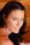 Athina Love baise dans le sauna