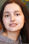 Adeline l'adolescente aux gros seins et à la chatte poilue