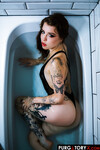 Eden Ivy la fille sexy et tatouée