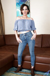Ainsley Adams la milf aux seins nus