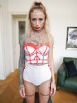 Sasha Beart la milf sauvage tatouée