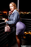 Le bord immaculé la milf blonde chaude