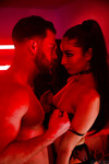 Le bum d'Emily Willis est également chargé