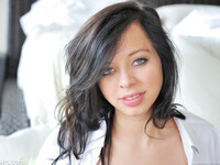 Aurora Monroe excite ses trous