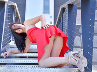 Janessa n'aime pas accrocher des culottes