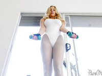 Olivia Austin la milf sexy et sportive