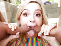 Lexi Lore reçoit deux grosses bites