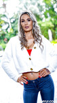Mandy Rhea la blonde aux gros seins
