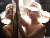 Cali la blonde de 18 ans