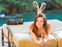 Victoria Voss la jeune fille en bikini