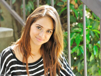 Sara Luvv la jolie fille de 18 ans