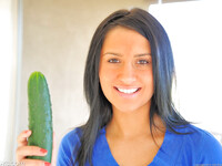 Giselle Mari se masturbant avec des haricots
