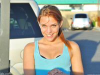 Daisy Dalton se masturbe avec un gode