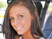 Whitney Westgate la jolie fille aux nichons