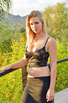 Lacey Johnson, la blonde aux gros seins