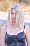 Lacey Johnson, la blonde aux gros seins