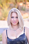 Lacey Johnson, la blonde aux gros seins