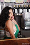 Gabriela Lopez baise dans le bar