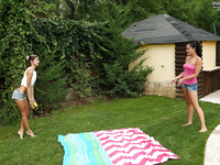 Dolly Diore et Gina Gerson se chouchoutent mutuellement