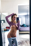 Natalie Knight la blonde très sexy