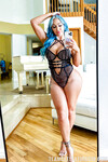 Nina Kayy la milf aux gros seins
