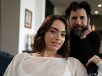 Sophia Burns baise avec un homme plus âgé