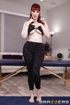 Lauren Phillips la masseuse aux gros seins milf