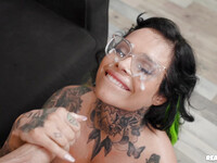 XWife Karen la milf tatouée au gros swegg
