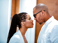 Kira Noir baise doucement