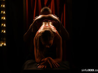 Tina Kay est une douce amoureuse du sexe