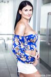 Cheveux noirs mature Sienna Rae profondément baisé et plein