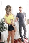 La belle-mère blonde riche en seins Nadia Styles assis assis avec sa putain de chatte chaude queue de James Deen