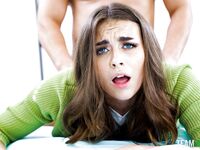 Selina Bentz, attendant que la blonde séduisante brune baise dans toutes les positions