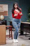 Exotique école fille Violet Myers baisée dans la classe