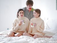 C'est une super baise à trois avec Macy Meadows et Penny Barber