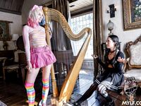 Freya Von Doom et Claire Roos se baisent comme la fin du monde