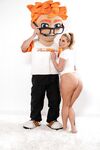 Blonde fille Savannah Bond ne peut pas attendre de se faire baiser