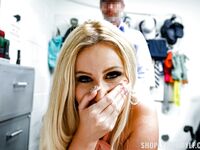 Tiffani Madison, puni pour vol, baisé