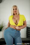 Julie's cash est une grosse blonde mature femme baisée en anal par un masseur coquin
