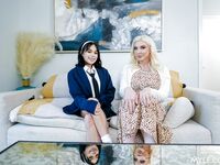 Leya falcon et aria Valencia lèchent leur chatte humide avant qu'ils la baisent dur
