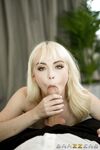 Lilly cloche séduit la caméra avec son jeune corps avant qu'elle baise sa dure lee keiran