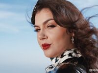La reine italienne Valentina avale les deux bps dans les gorges nappiennes et se précipite à l'extérieur